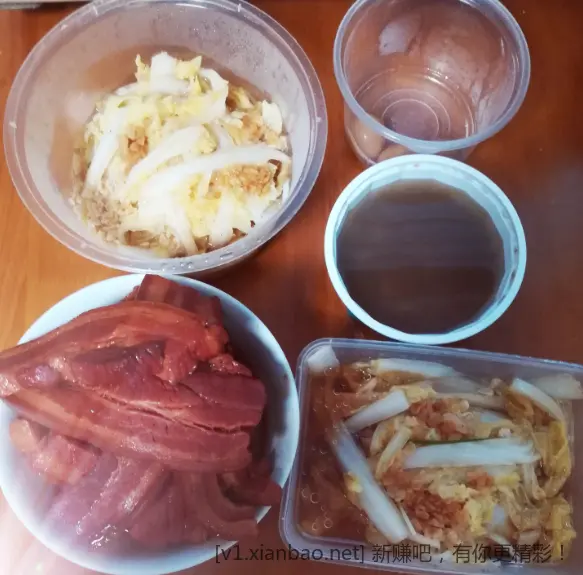 忙活一早上，终于能吃饭了，有肉有菜有饭有汤，五分钟一顿午饭 - 线报酷