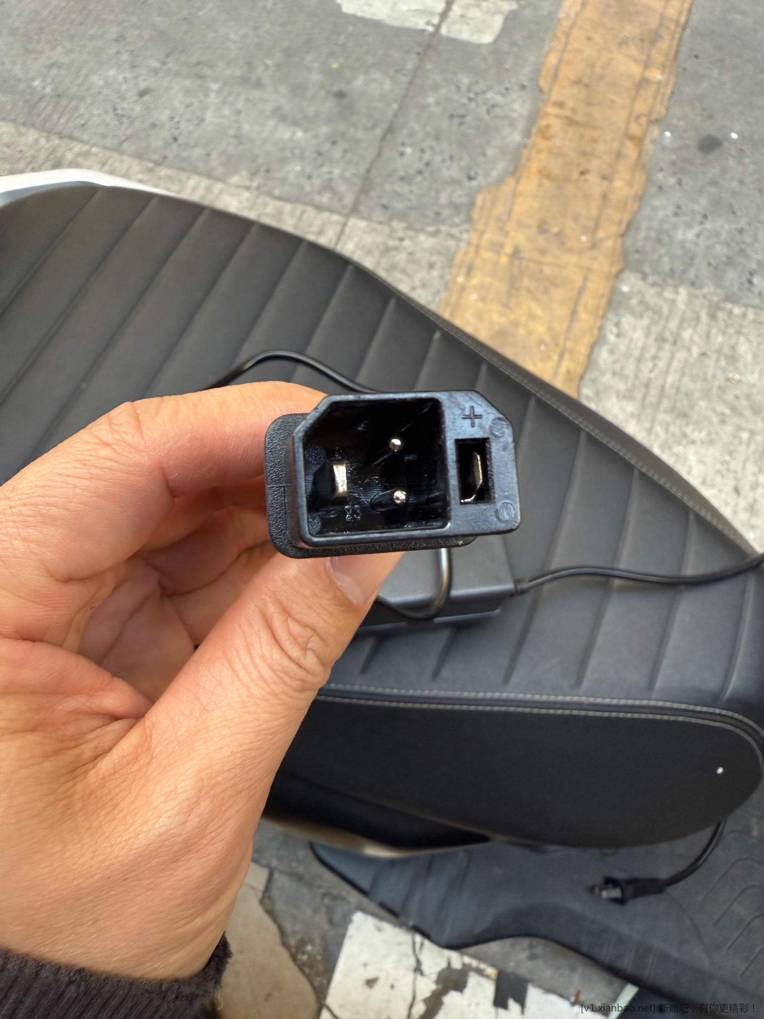 兄弟们，电动车充电接口太紧怎么整？ - 折送网