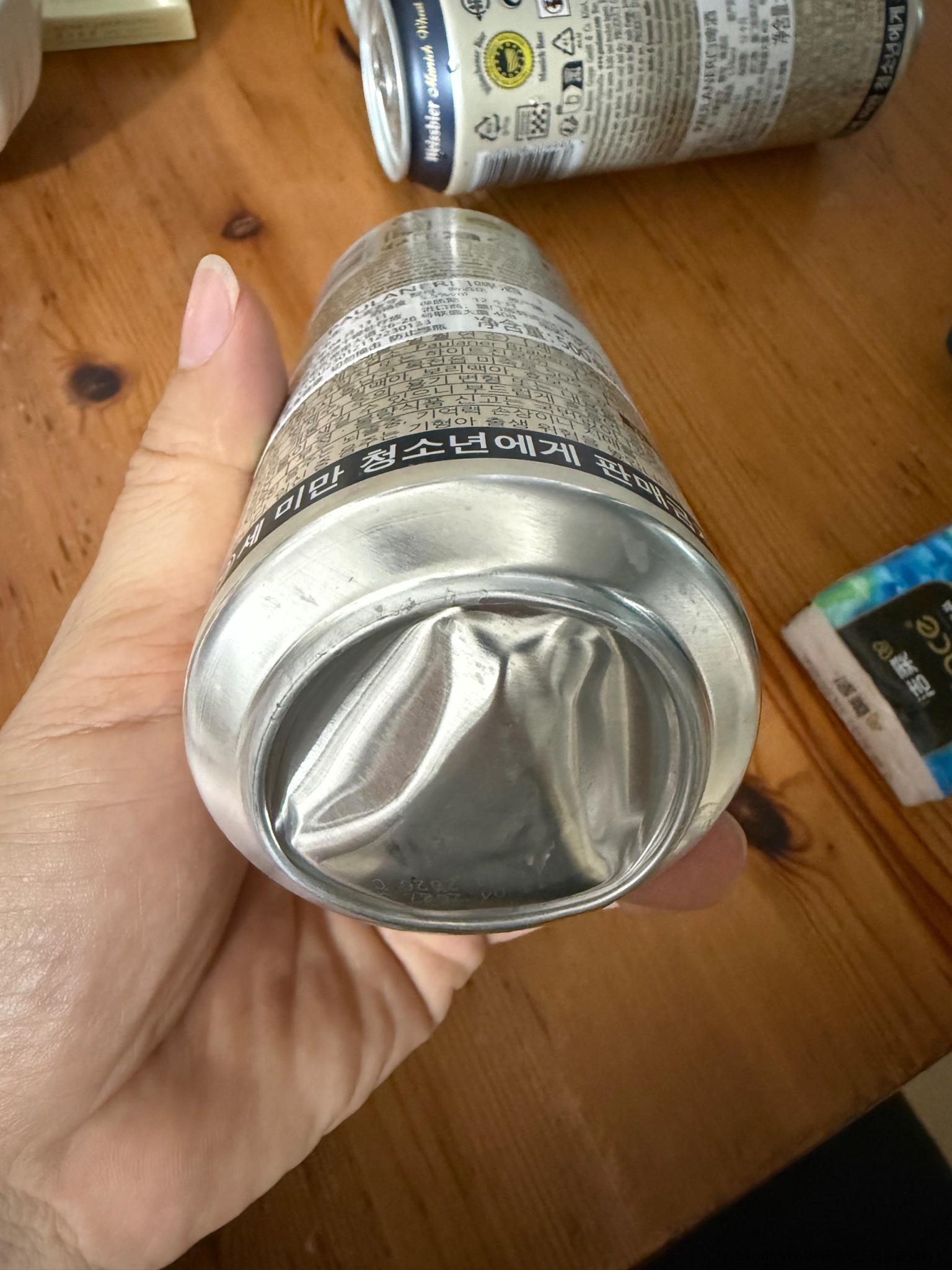 老铁们，易拉罐鼓包了里面的啤酒还能喝吗 - 86线报